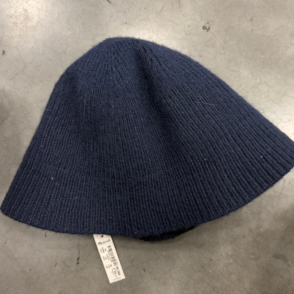 MADEWELL ladies Navy, cap new tag NWT medium/large - Picture 2 of 12